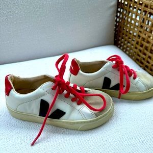 Adorable Veja Toddler Shoes: Size 12